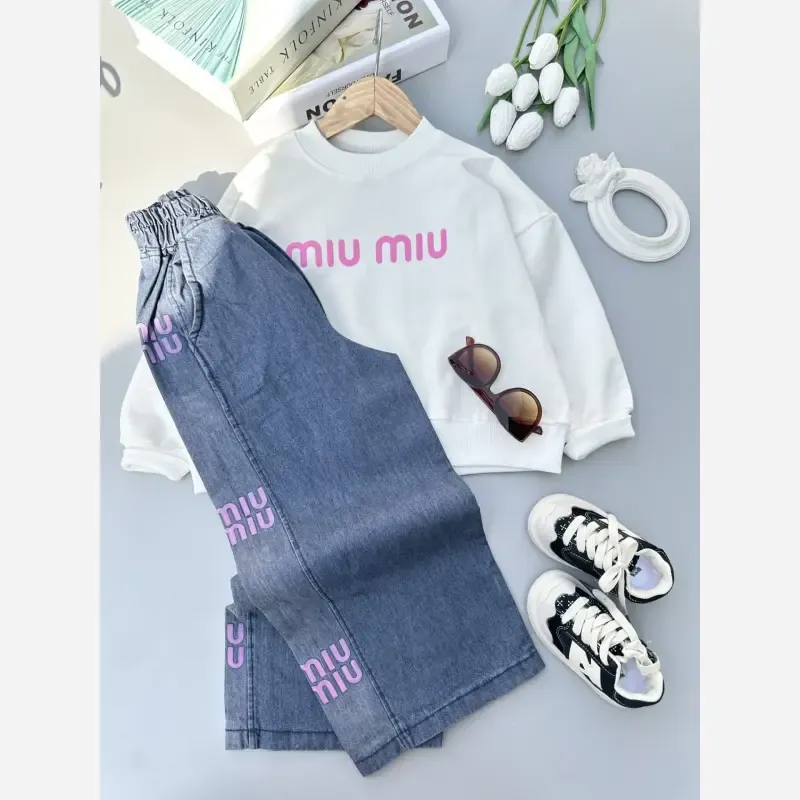 ست بلوز و شلوار لی دخترانه بچگانه طرح Miu Miu دورس لاکرا سایز 45 تا 70