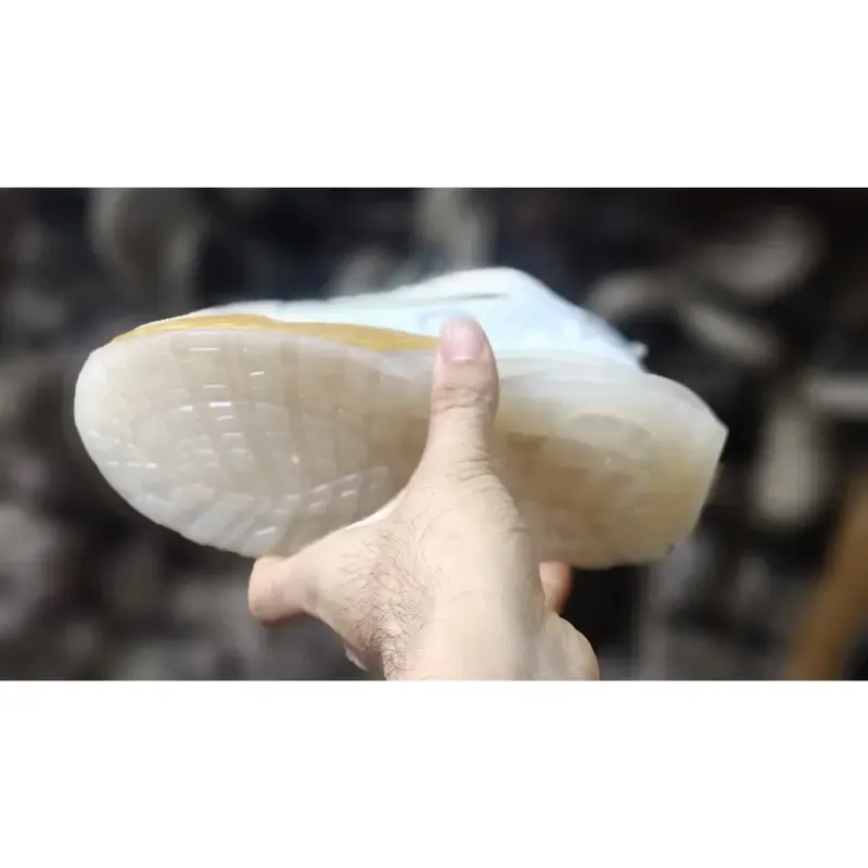 کفش اسپرت پسرانه دخترانه سفید طلایی چراغ دار بند پمپی دیسکی
